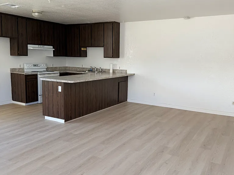 1343 Ford Ave — Photo 2