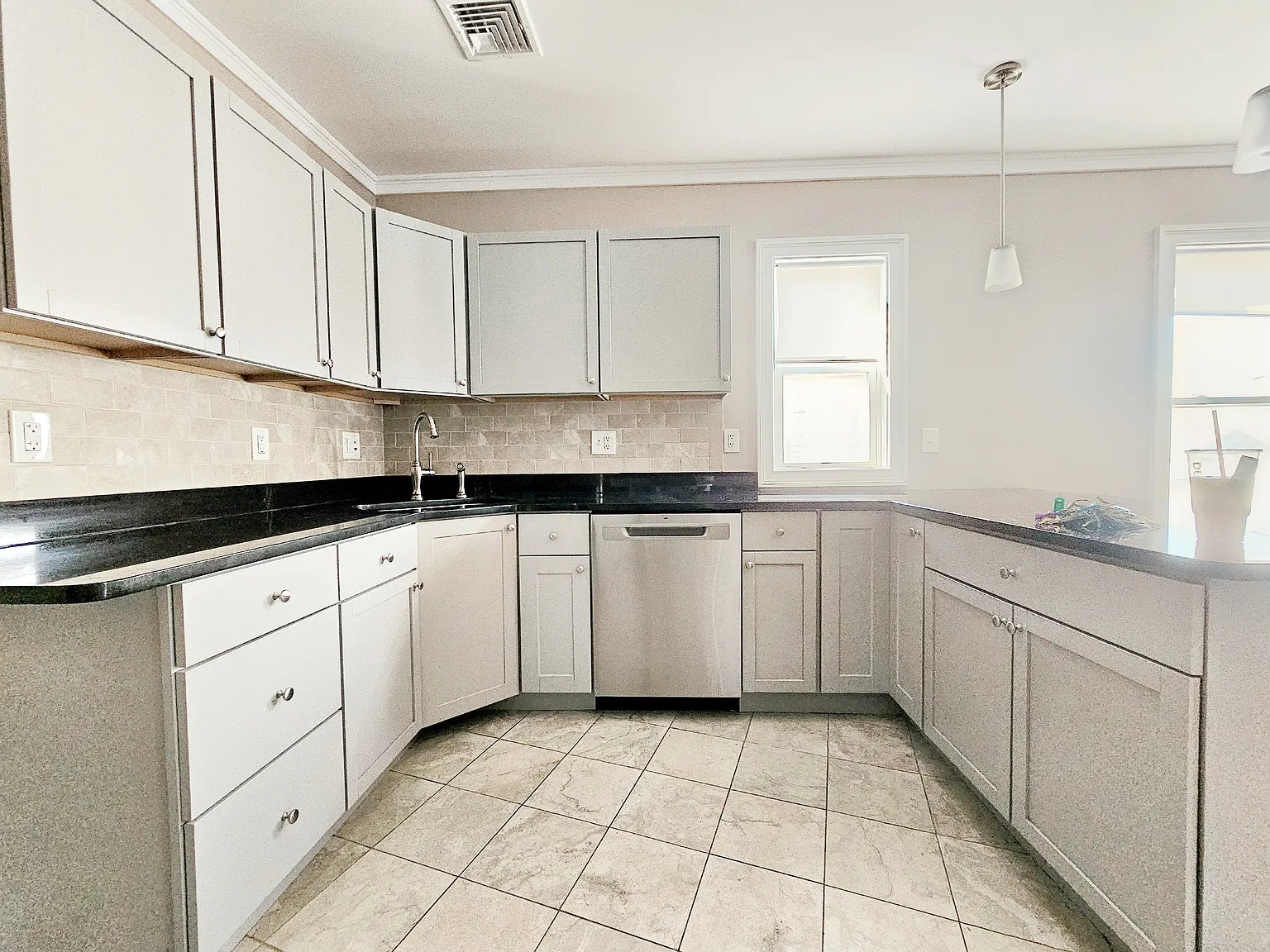 3 bed, 1400 sqft, $3,750 — Photo 4