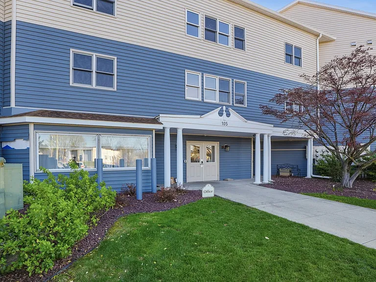 105 E Allen St #203 — Photo 23