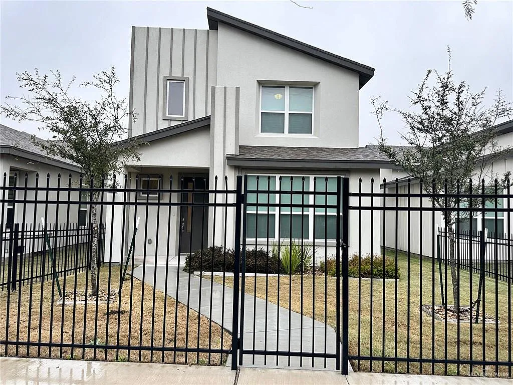 3 bed, 2.5 bath, 2025 sqft, $2,500 — Photo 2