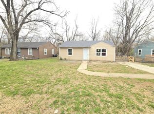 513 SE Pinecrest Dr, Topeka, KS 66605