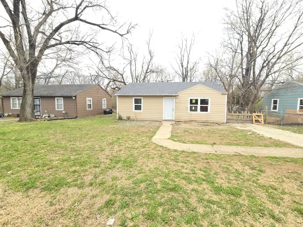 513 SE Pinecrest Dr, Topeka, KS 66605