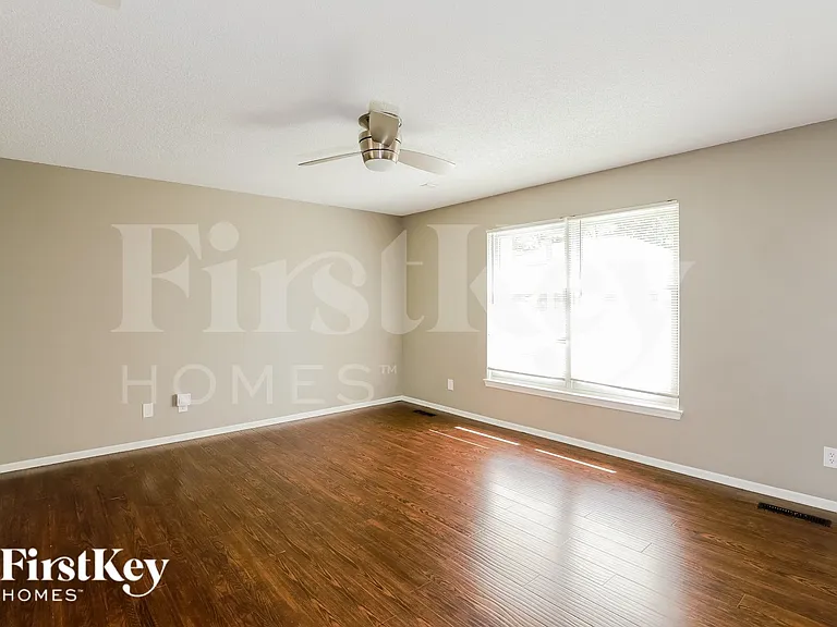 5906 NW Harris Dr — Photo 9
