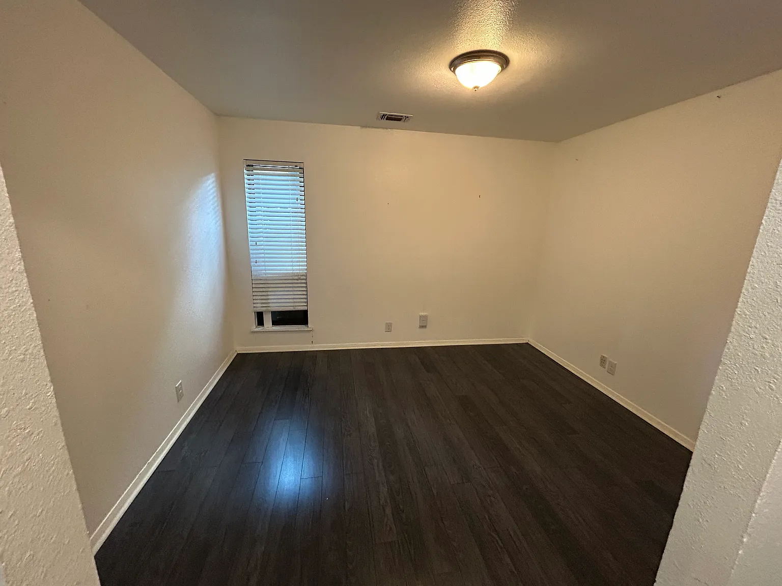 3 bed, 2.5 bath, 2096 sqft, $2,095 — Photo 3