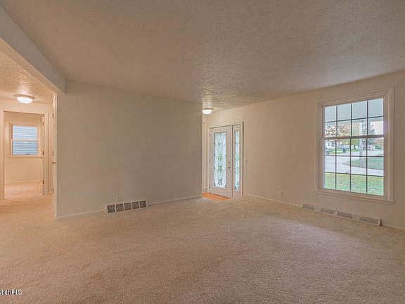 4th image of 333 Lantern Dr NW
