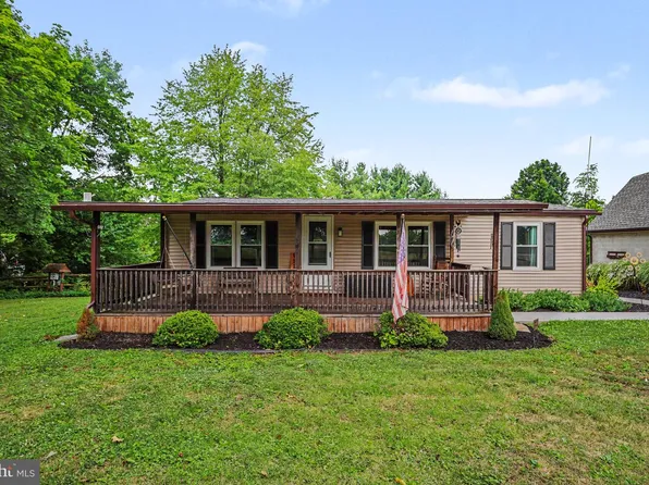 49 Pickett Rd, Dover, PA 17315