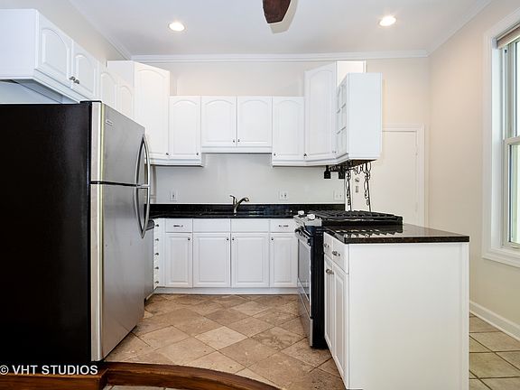 4th image of 3058 N Hoyne Ave #2