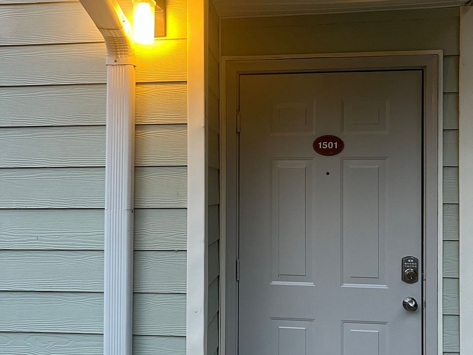 1st image of 447 W Longleaf Dr APT 1501