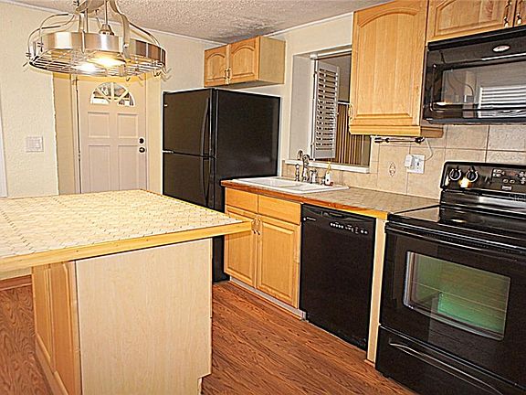 4th image of 9328 N Dartmouth Ave