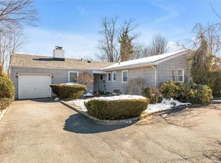 215 Little East Neck Rd S, Babylon, NY 11702