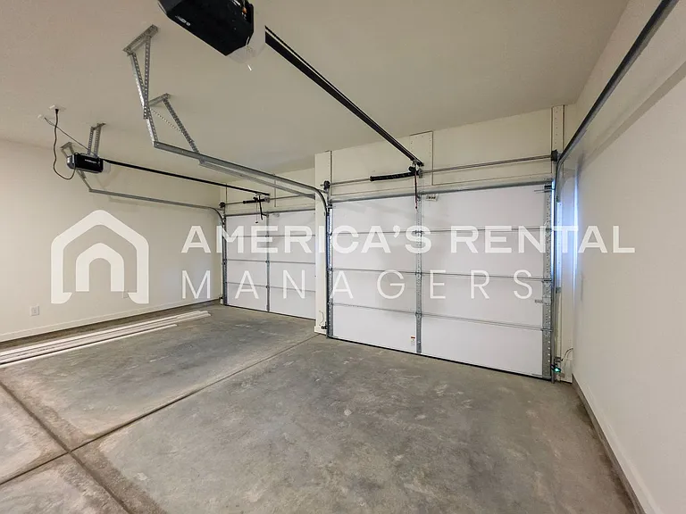 1017 Grand River Blvd W — Photo 36