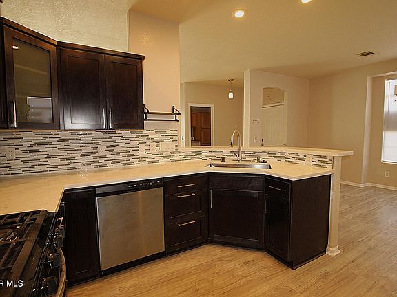 5th image of 8348 Fernwood Ave