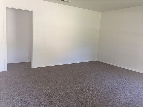 5th image of 1107 Stanford St
