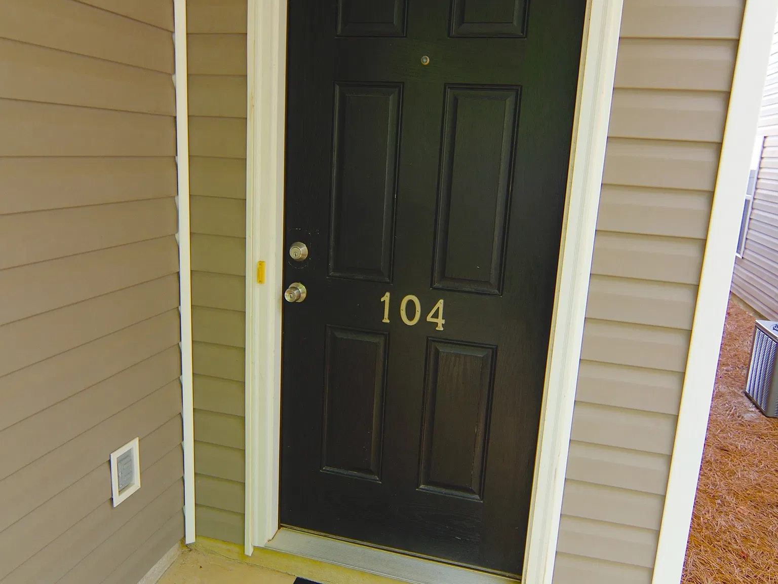 3 bed, 2.5 bath, 1268 sqft, $1,900 — Photo 2