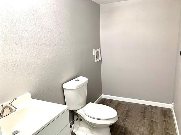 3rd image of 6707 Carver Dr