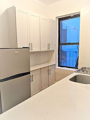 5th image of 772 Union St #5A