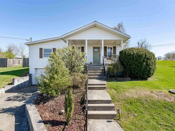 88 Fairmor Dr, Westover, WV 26501