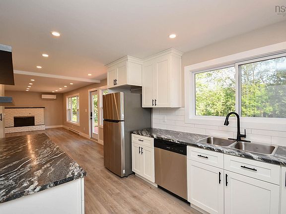 3rd image of 279 Lockview Rd