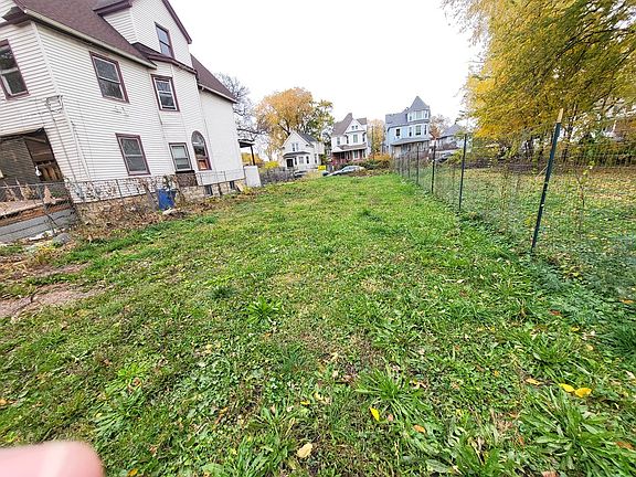 3rd image of 332 N Lorel Ave