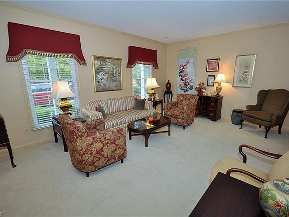 5th image of 37 Fountain Manor Dr