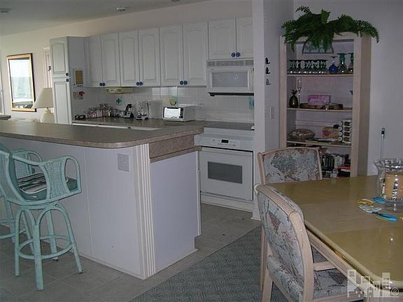 3rd image of 458 N Fort Fisher Boulevard