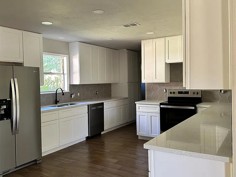 1413 Forehand St — Photo 1