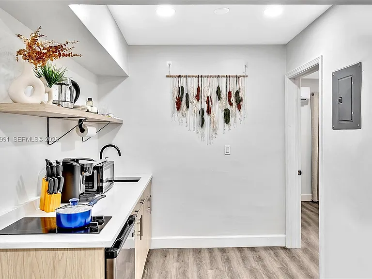 703 NE 7th St #5 — Photo 18