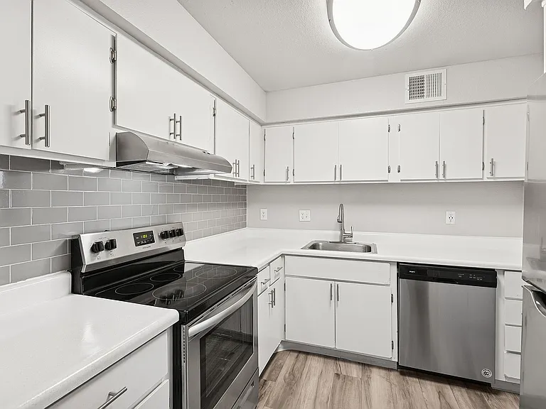 Peoria Grand Apartments — Photo 18