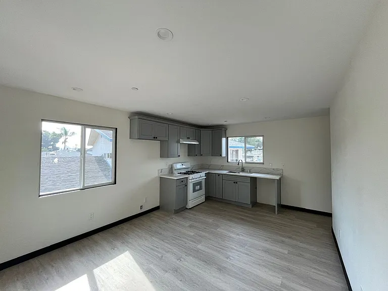 2645 1/2 W Via Corona — Photo 36