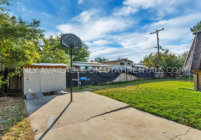 30 E 925 N — Photo 15