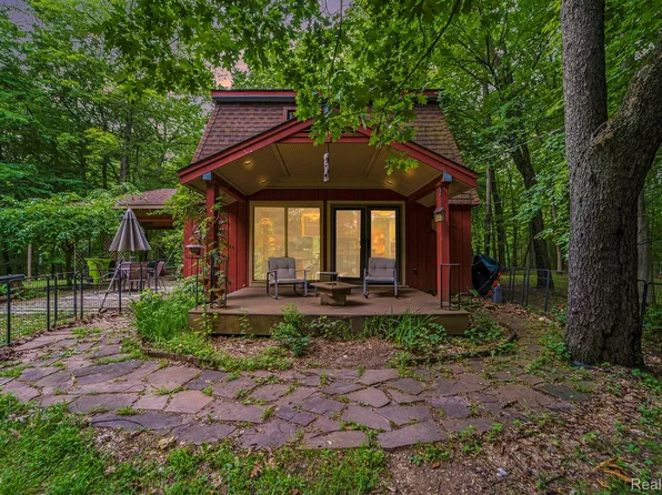 3030 Stanton Rd, Oxford, MI 48371
