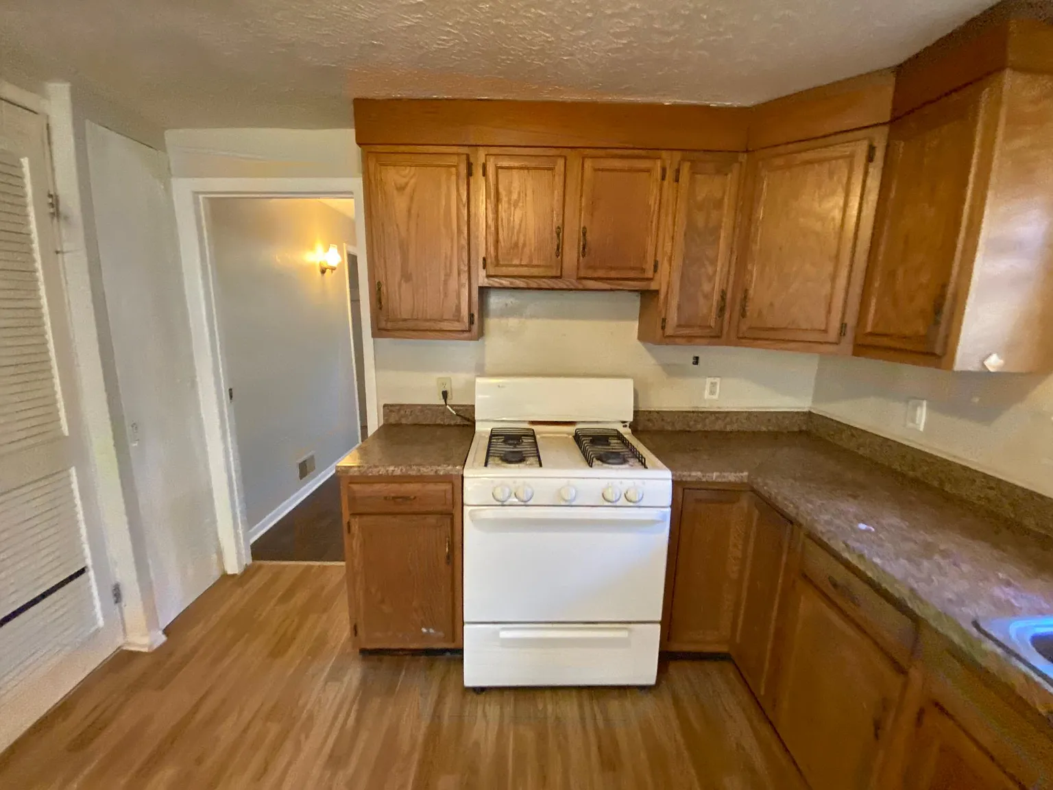 2 bed, 768 sqft, $1,100 — Photo 3