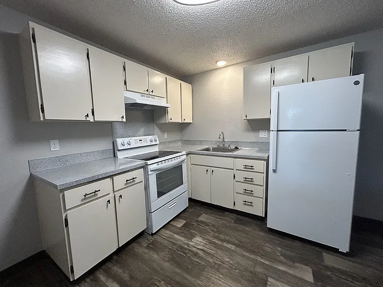 Eagle Pointe Apartments — Photo 9