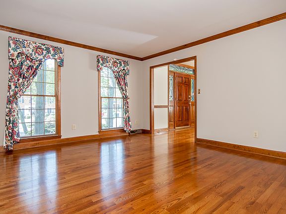 5th image of 7907 Sunnyvale Ln