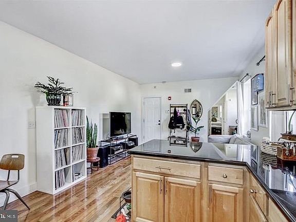 5th image of 2165 E Susquehanna Ave #1