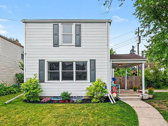 2nd image of 211 Marine Ave