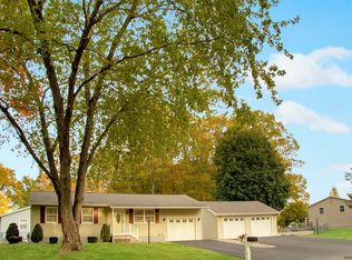 2 Wagon Wheel Trl, Saratoga Springs, NY 12866