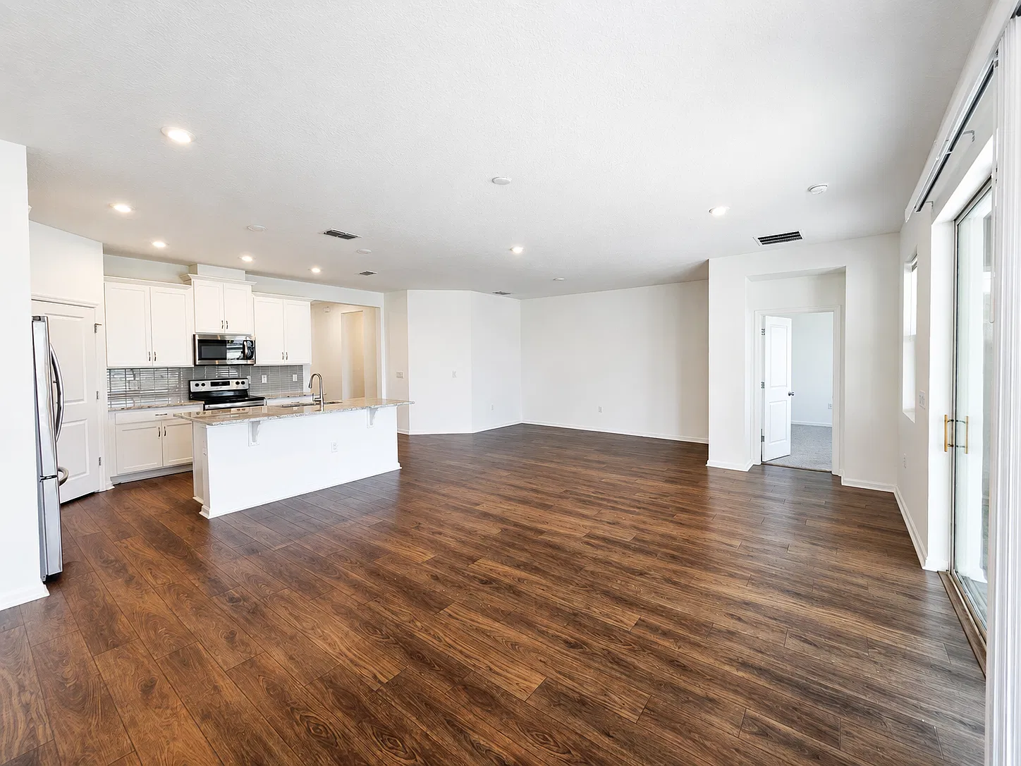 4 bed, 2042 sqft, $3,000 — Photo 4