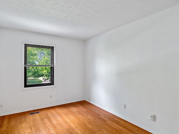 5th image of 7543 Castleton Farms West Dr