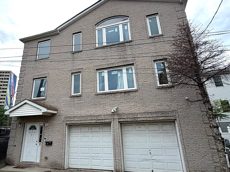 21 Perry St #1 — Photo 1