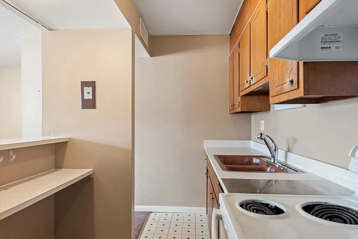 Brick Haven - 117 - Unit 9 — Photo 2