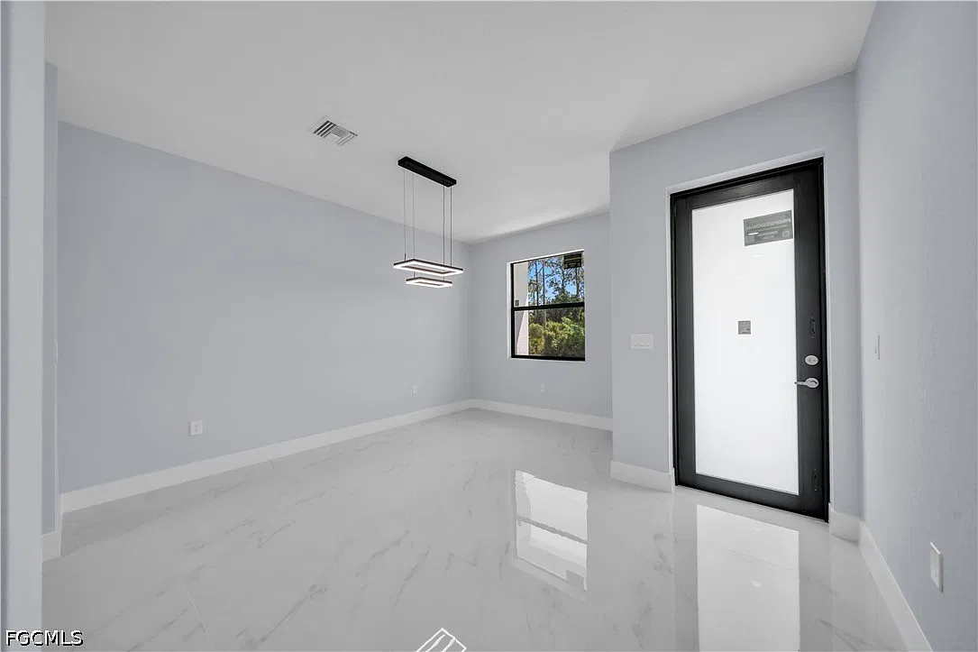 4 bed, 2.0 bath, 1735 sqft, $2,300 — Photo 3