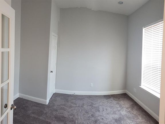 3rd image of 3909 Belle Maison Pl