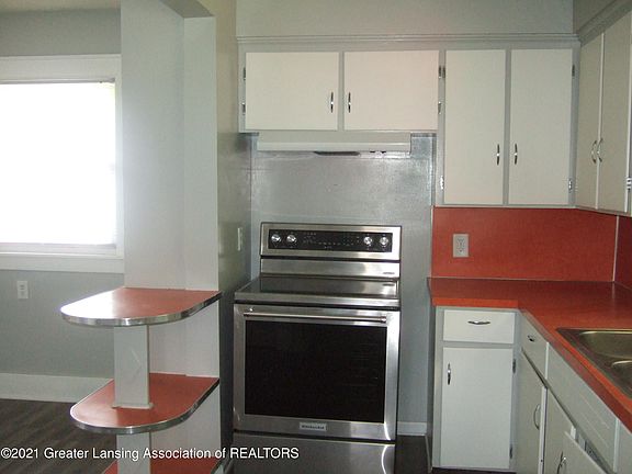 4th image of 317 Clifford St