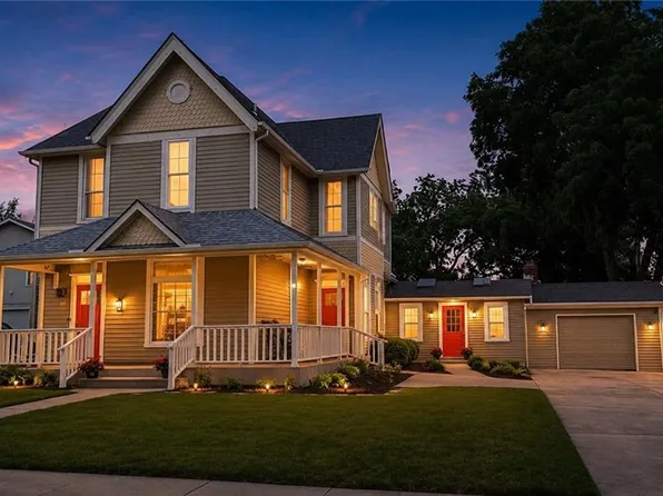 204 NE 1st St, Lees Summit, MO 64063