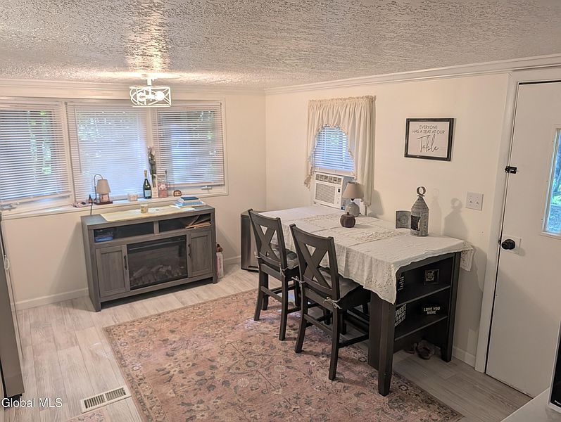 3rd image of 40 Huntington Drive