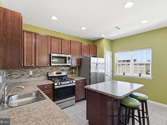 4th image of 153 Mercer Ct