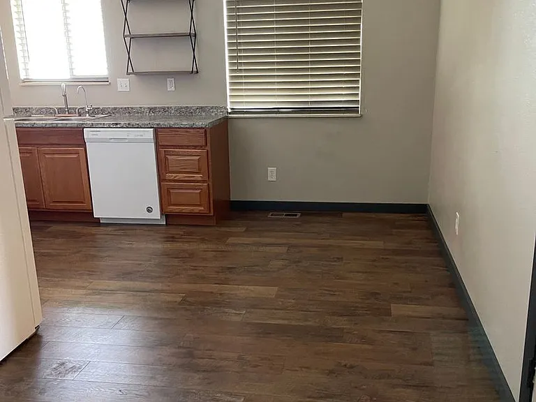 803 N Cottonwood Ave — Photo 4