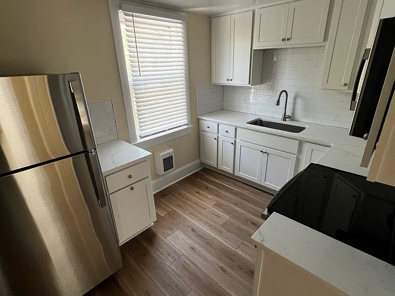 27 E 3rd St #4 — Photo 3