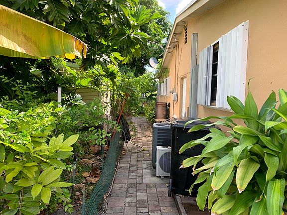 3rd image of 17101 NE 3rd Ct